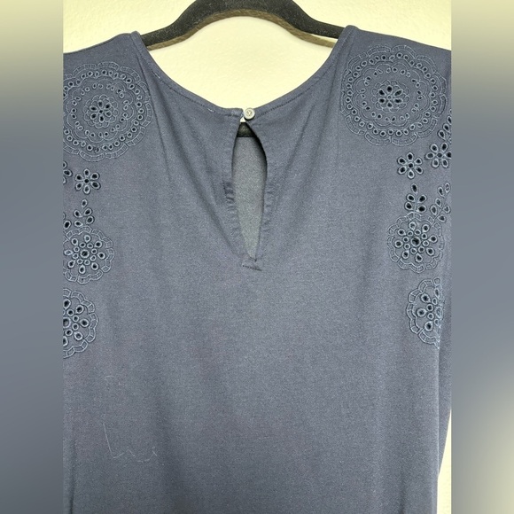 LOFT Black Sleeveless T-shirt Dress with Eyelet Detail at Shoulder. Fabric Belt. - Picture 10 of 11